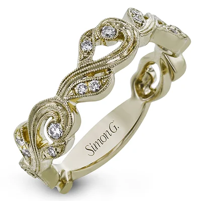 Three - Stone Diamond Rings with Princess - Cut DiamondsRight Hand Ring in 18k Gold with Diamonds