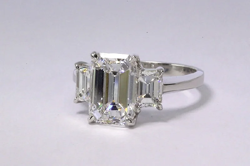 Solitaire Diamond Rings in Platinum Settings3.01 Carat D-color VS1-clarity Emerald Cut Diamond Platinum Three-Stone Engagement Ring