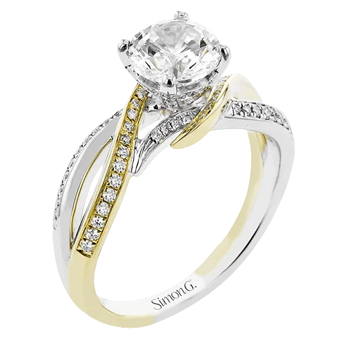 Engagement Ring in 18K Gold with Diamonds