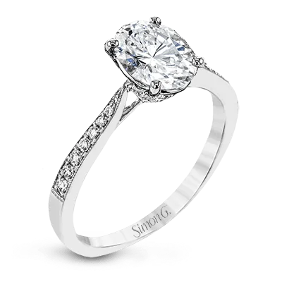 Oval-cut Engagement Ring in 18k Gold with Diamonds