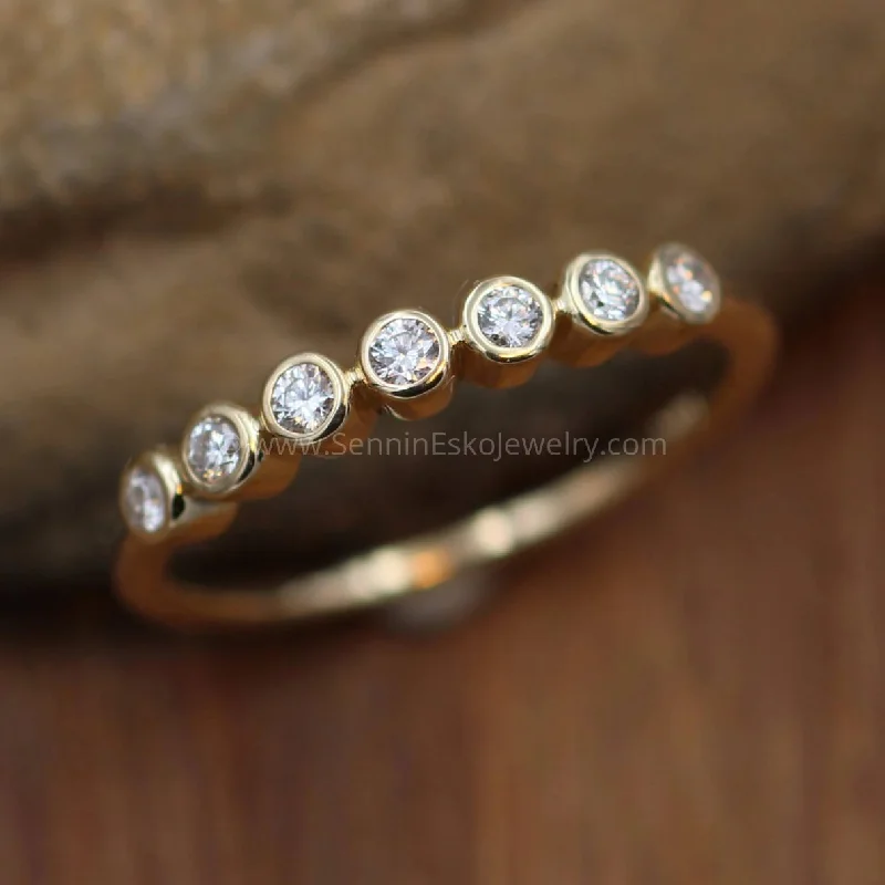 Vintage - Inspired Diamond Rings with Filigree WorkDiamond Multi Bezel Wedding Ring in 14kt Gold - VS Diamond