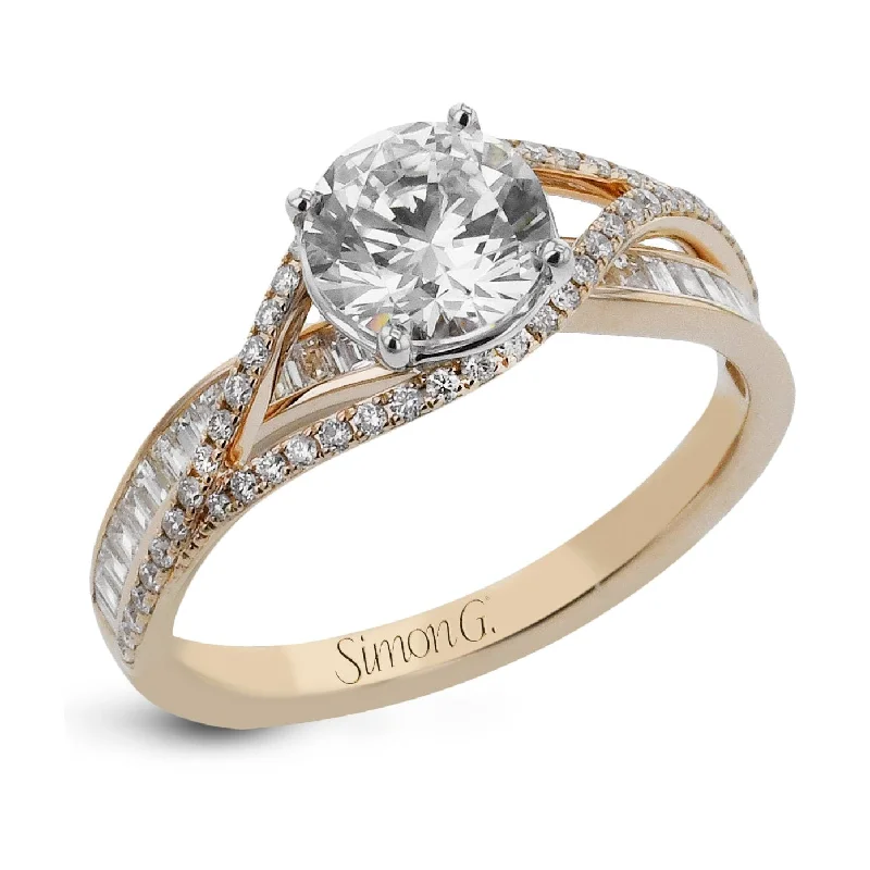 Engagement Ring in 18K Gold with Diamonds