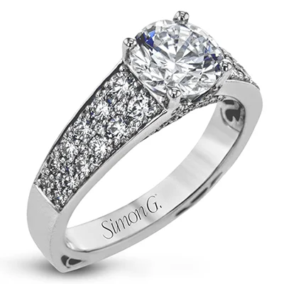 Round-cut Simon-set Engagement Ring in 18k Gold with Diamonds