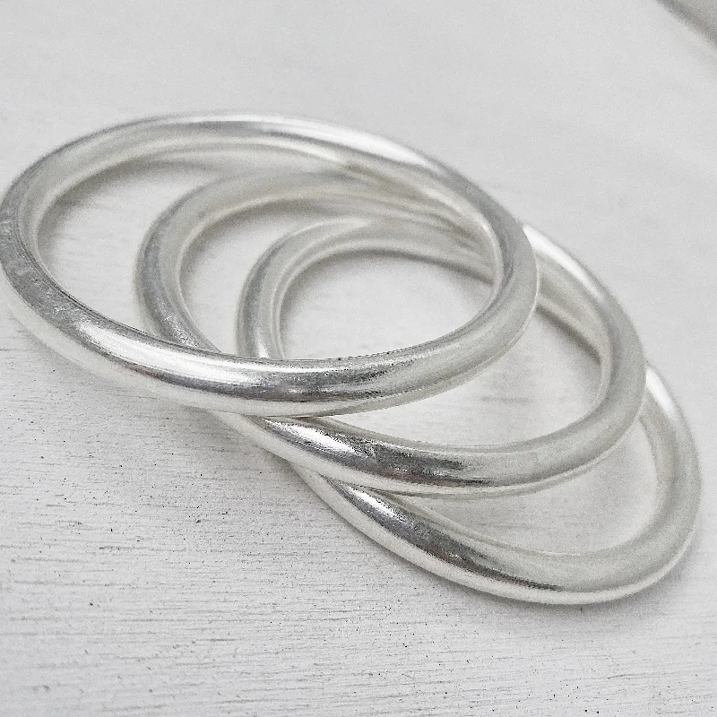 Stackable Bangle Sets for a Trendy LookCLASSIC SOLID SILVER BANGLE LARGE 70MM