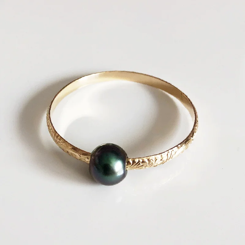 Solid Gold Bangles with Intricate EngravingsBangle GIGI - Tahitian pearl (B312)