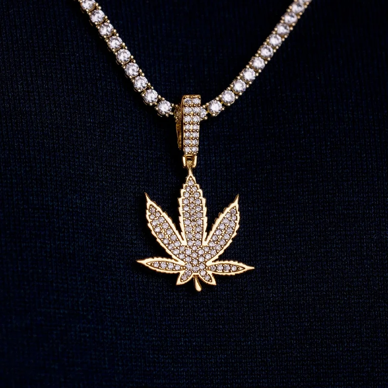 Heart - Shaped Pendant Necklaces with Birthstone InlaysDiamond Weed Leaf Pendant in Yellow Gold